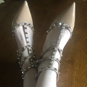 Kaitlyn Pan Rockstud Pumps, Cream & Nude, Size 9 | Valentino Vibes